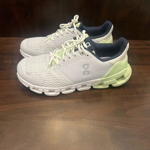 On (on cloud) tennis shoes